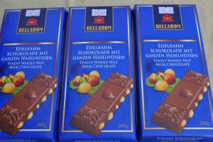 Шоколад Германский-BELLAROM-молочный с цельным орехом 200g.